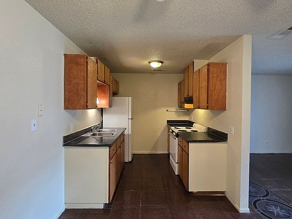 4th image of 1221 N Peach Ave APT 227