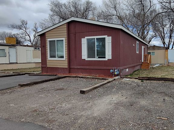 Spacious yard and 2 Car parkin