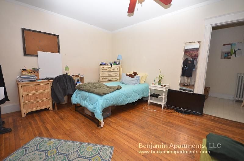 2nd image of 1610-1620 Commonwealth Ave