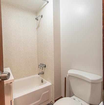 3rd image of 3812 N Damen Ave