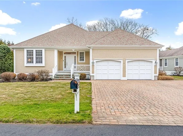 19 Newbury Dr, Westerly, RI 02891