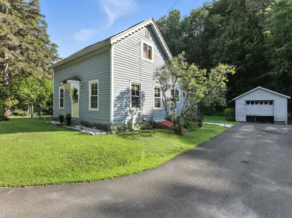 76 Hampden St, Chester, MA 01011