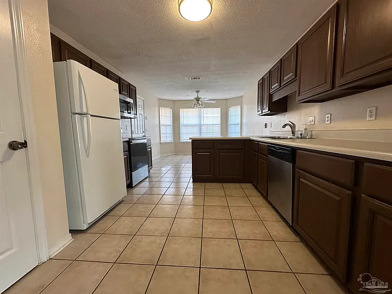 3001 Flintlock Dr — Photo 4
