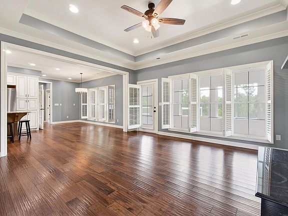 3rd image of 4068 Charlton Sq