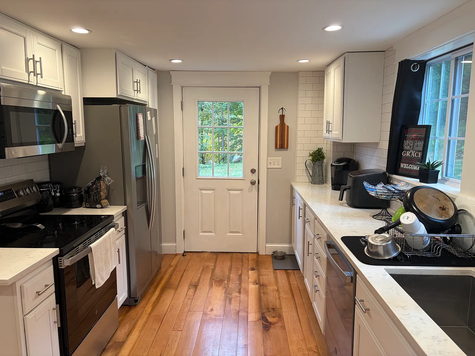 1 bed, 1040 sqft, $1,900 — Photo 2