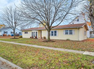 316 Meadowbrook Ln, Morris, IL 60450