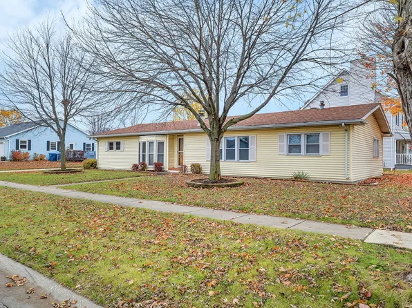 316 Meadowbrook Ln, Morris, IL 60450