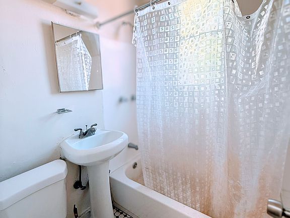 5th image of 391 Forrest St #1A
