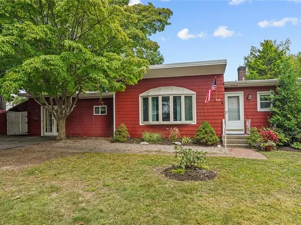 20 King Philip Trl, East Greenwich, RI 02818