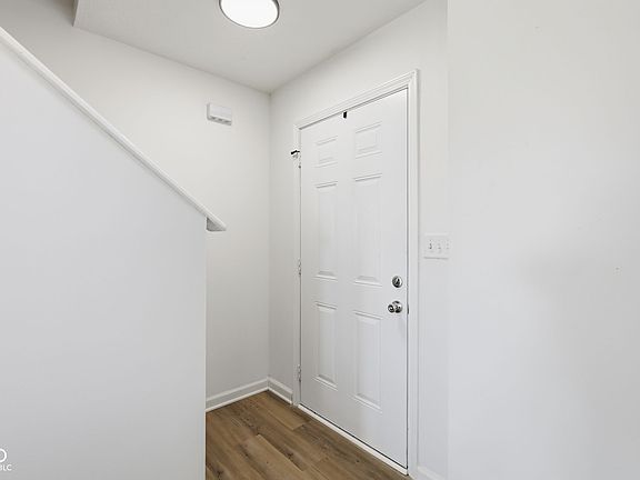 3rd image of 12151 Bearsdale Dr