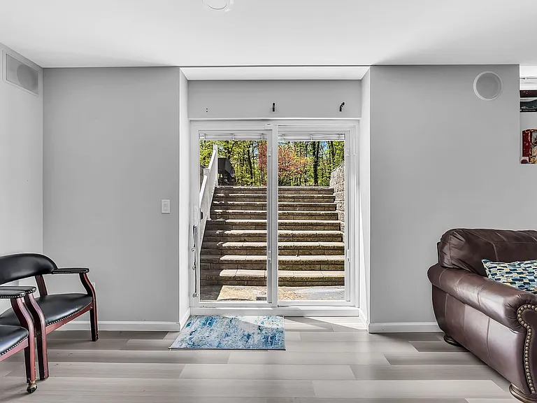 95 Erin Dr — Photo 32