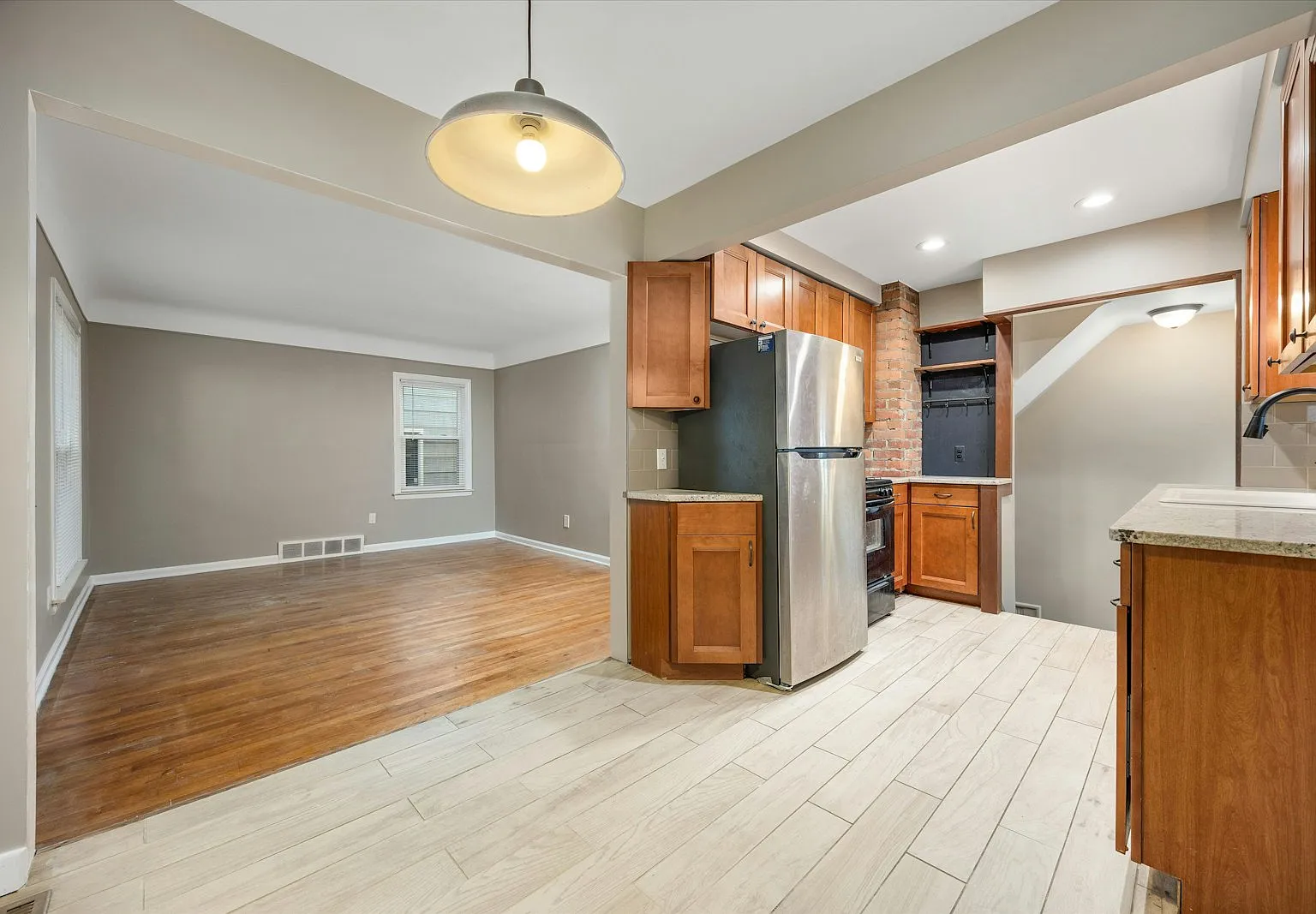 229 De Villen Avenue — Photo 4