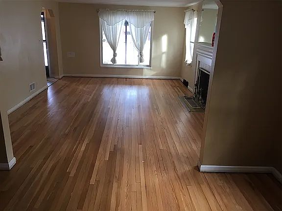 2nd image of 326 Wisteria Dr