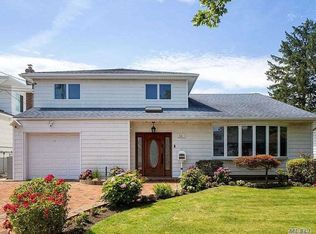 826 Lowell St, Woodmere, NY 11598