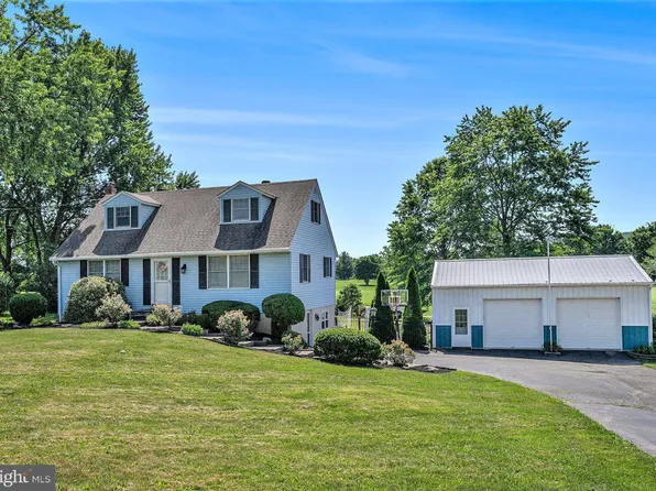 2900 New Hanover Square Rd, Gilbertsville, PA 19525