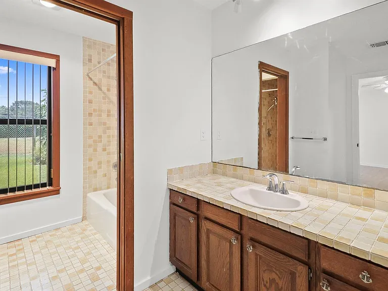 65 Pinehill Trl W — Photo 19