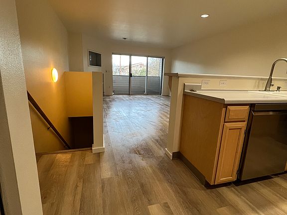 5th image of 2505 Dexter Ave N APT 3