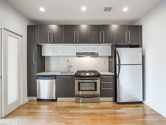 3rd image of 25 Montrose Ave APT 402