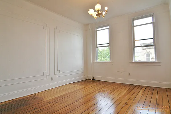 Rented by aptsandlofts.com | media 12