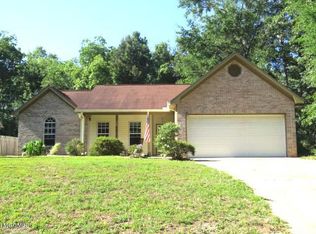 9216 Persimmon Ave, Ocean Springs, MS 39564
