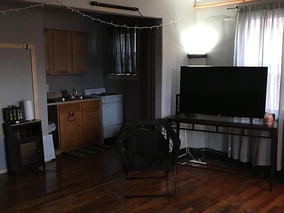 3rd image of 913 Curtis Ave #200