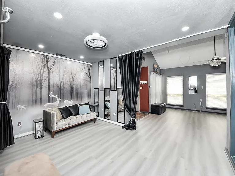 7877 Kendalia Dr — Photo 2