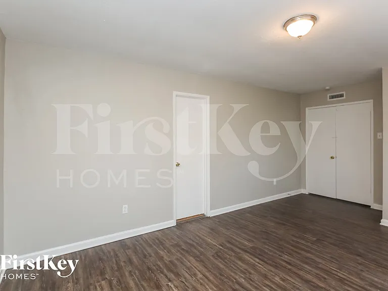 6217 Pine St — Photo 12