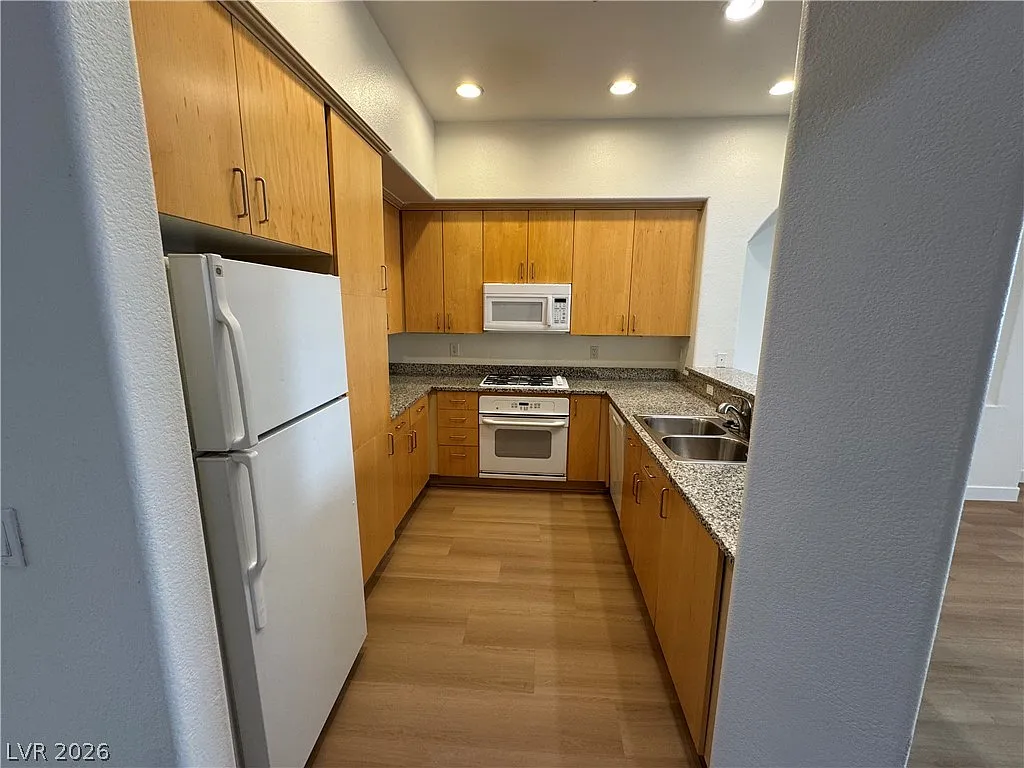 2 bed, 2.0 bath, 1038 sqft, $1,550 — Photo 3