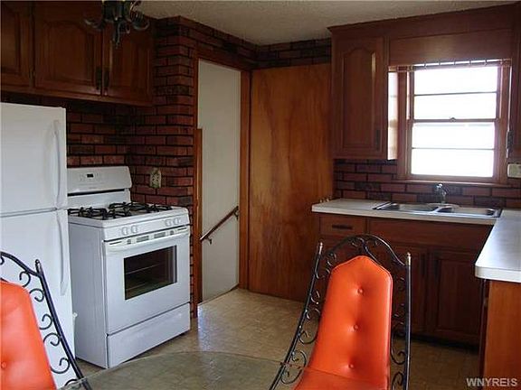 3rd image of 38 Laura Ct