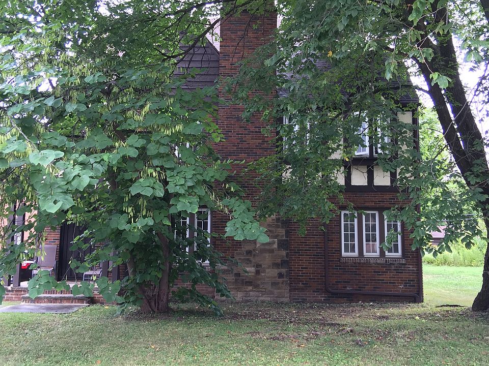 1st image of 18715 Chagrin Blvd #2