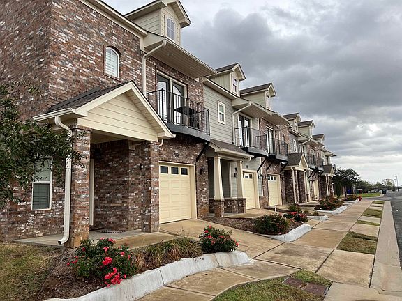 3rd image of 1961 Cambridge Village Dr