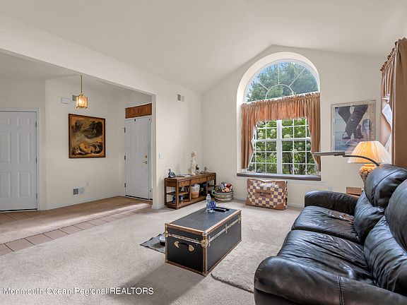 5th image of 432 Monticello Lane