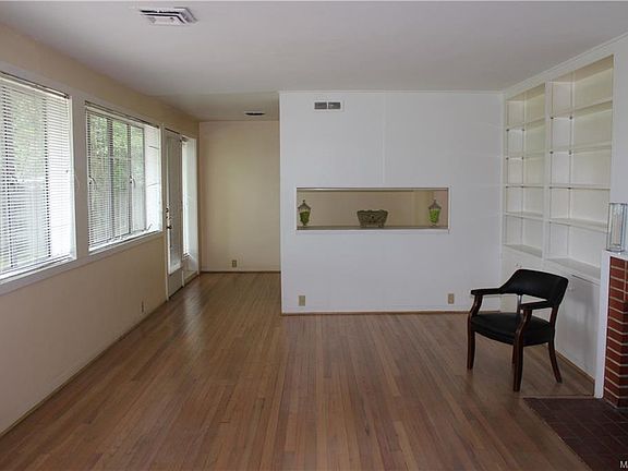 3rd image of 3400 Dartmouth Cir