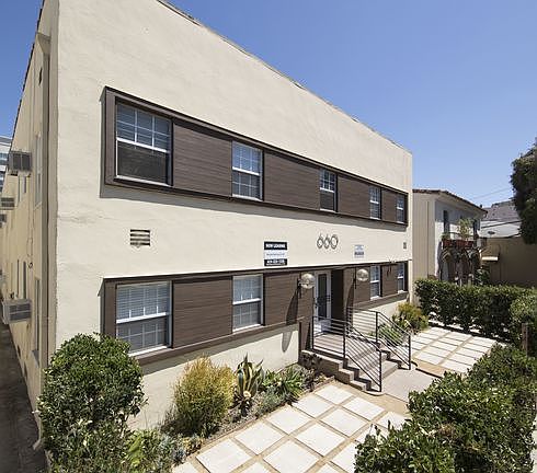 3rd image of 660 S Cloverdale Ave
