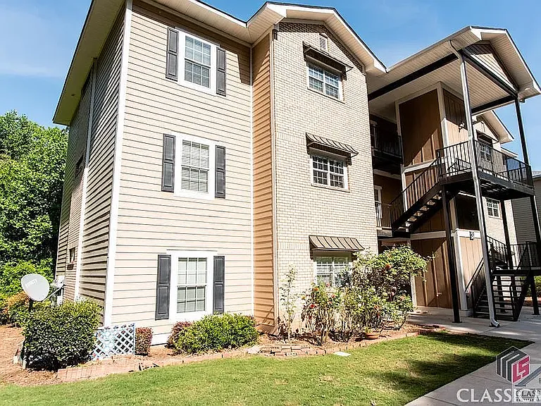 350 Wood Lake Dr #33 — Photo 1
