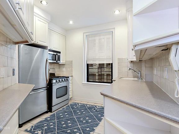 4th image of 322 W 72nd St #5C