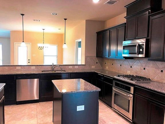 4th image of 10316 Bennet Dr