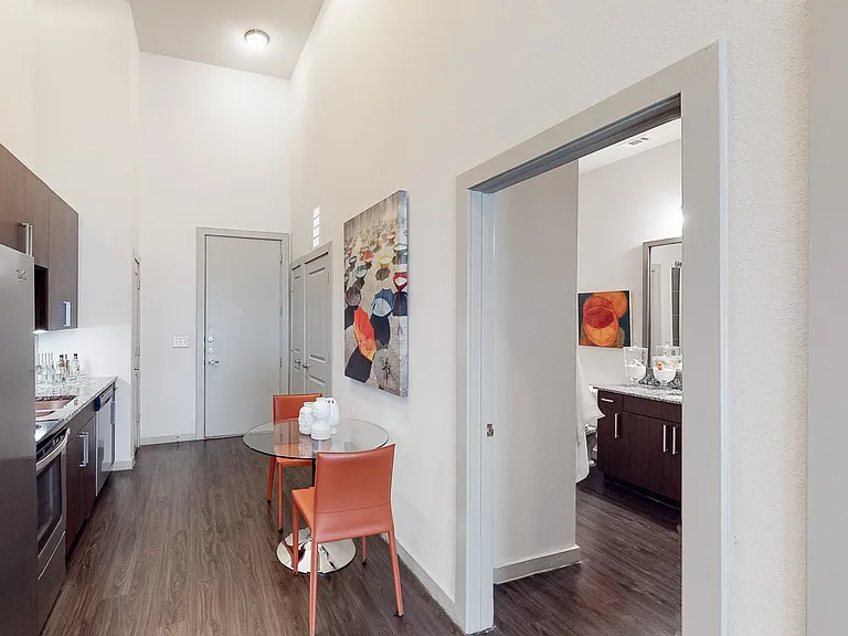 Rivera on Broadway Apartments — Photo 3