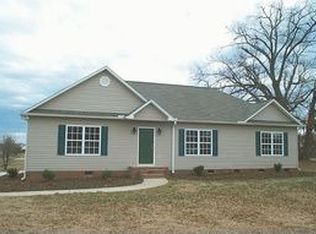 104 Whispering Hills Ln, Chesnee, SC 29323