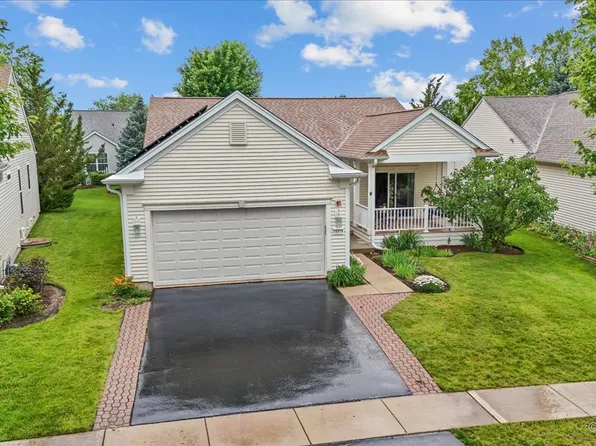 13215 Oakwood Ave, Huntley, IL 60142