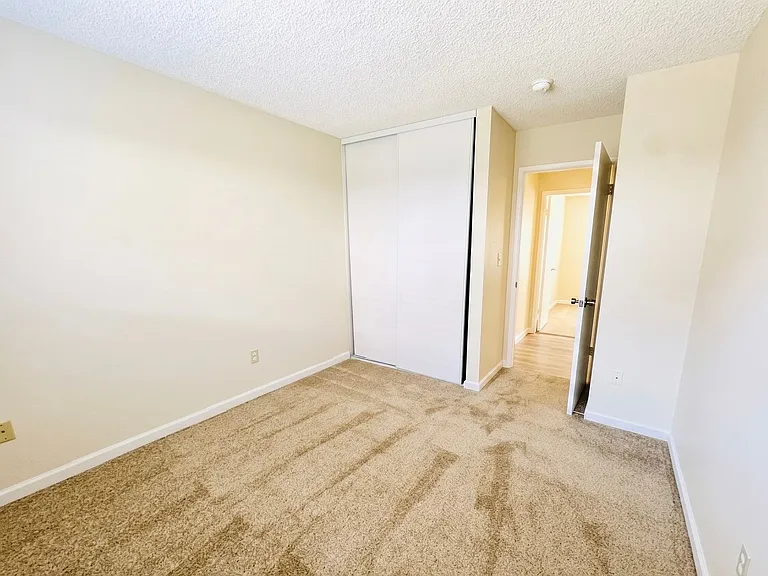 942 Marie Ave — Photo 7