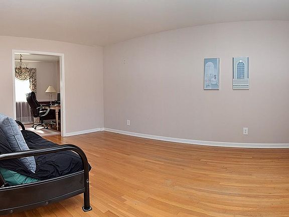 5th image of 486 E Edgewood Dr