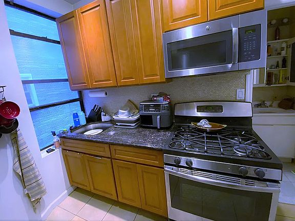 3rd image of 31 Diamond St APT 1