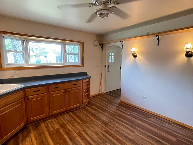 1641 W Adams St — Photo 9