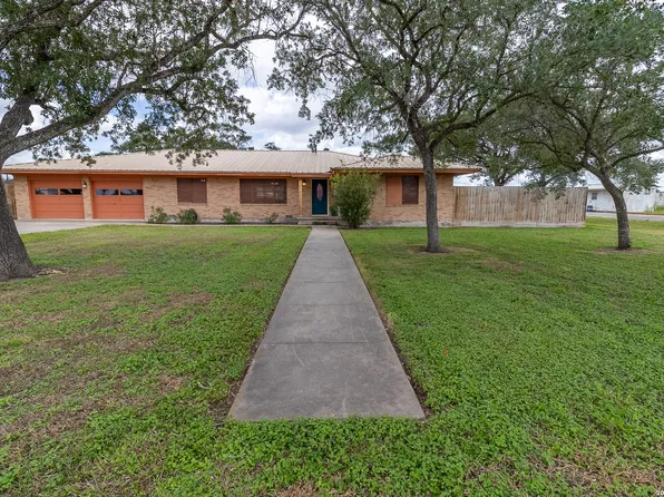 359 1st St, Tynan, TX 78391