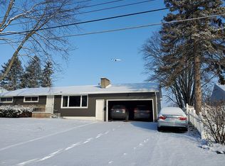 404 Volney Dr, North Syracuse, NY 13212