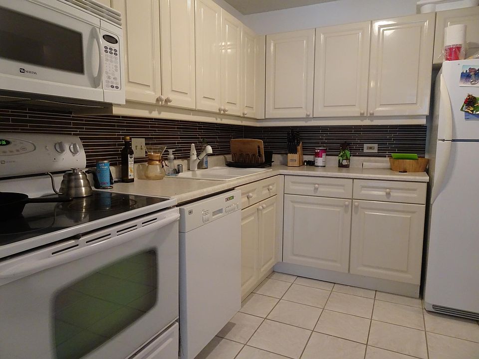 2nd image of 1104-440 N McClurg Ct #1104