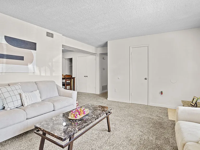 Regency Point Luxury Apartments — Photo 21
