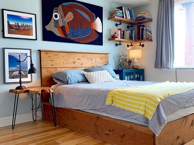 327 E Allen St #4 — Photo 9