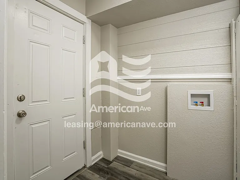 1583630_013_laundry_room_12805116.jpg